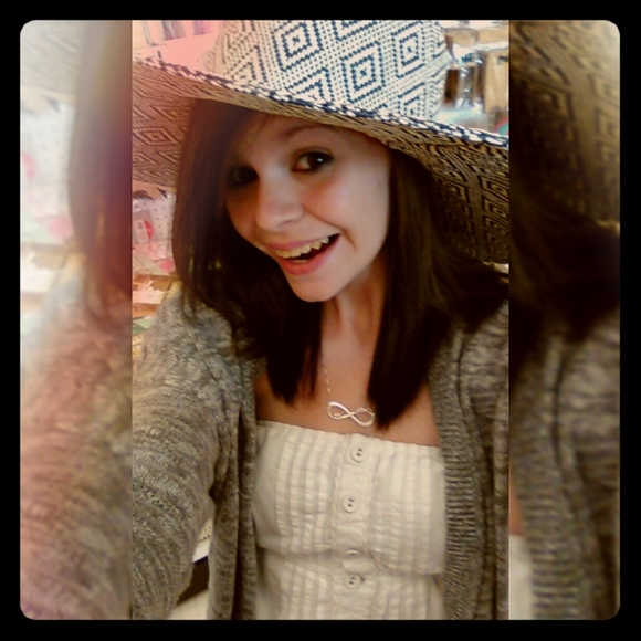 Meet your Posher, Amanda - Picture 1 of 1